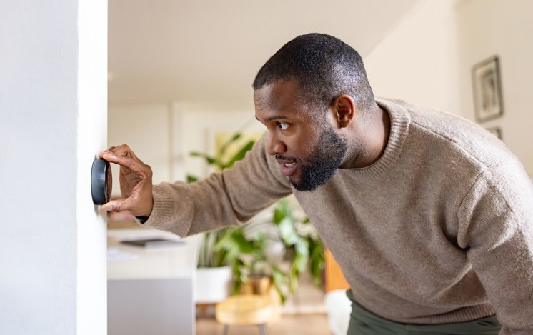 Man maintaining consistent temperature on a device